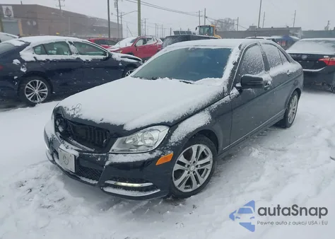 2013 Mercedes-Benz C 300 Luxury 4Matic z USA, uszkodzony, nr VIN WDDGF8AB1DR257235